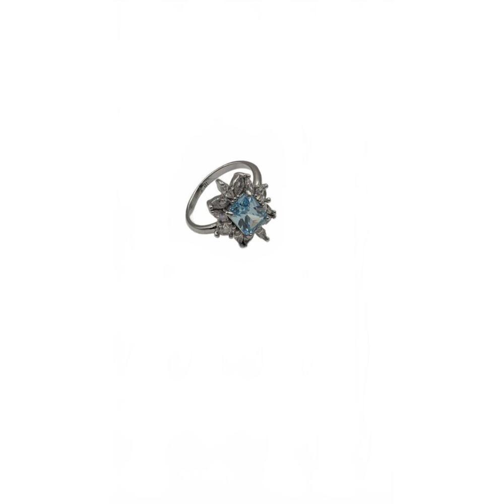 Stunning Blue Topaz and Diamond Ring - Picture 3 of 7